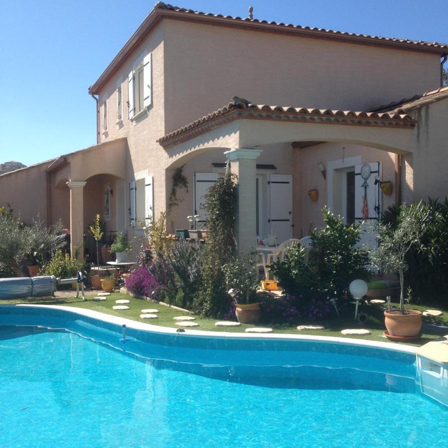 Chez Patrick Roujan Bed & Breakfast Exterior foto