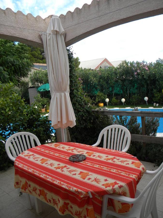 Chez Patrick Roujan Bed & Breakfast Exterior foto