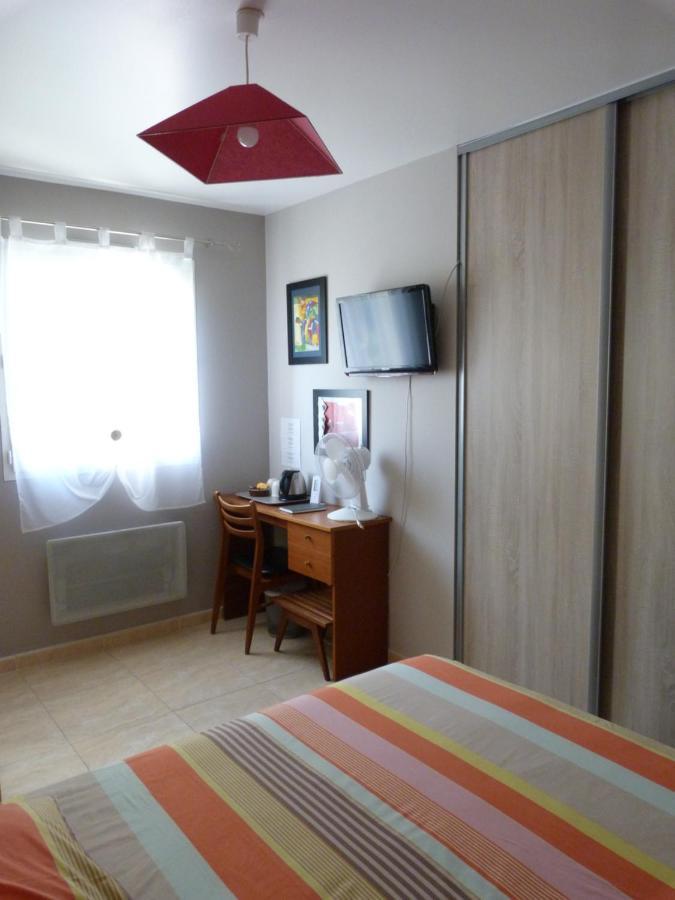 Chez Patrick Roujan Bed & Breakfast Exterior foto