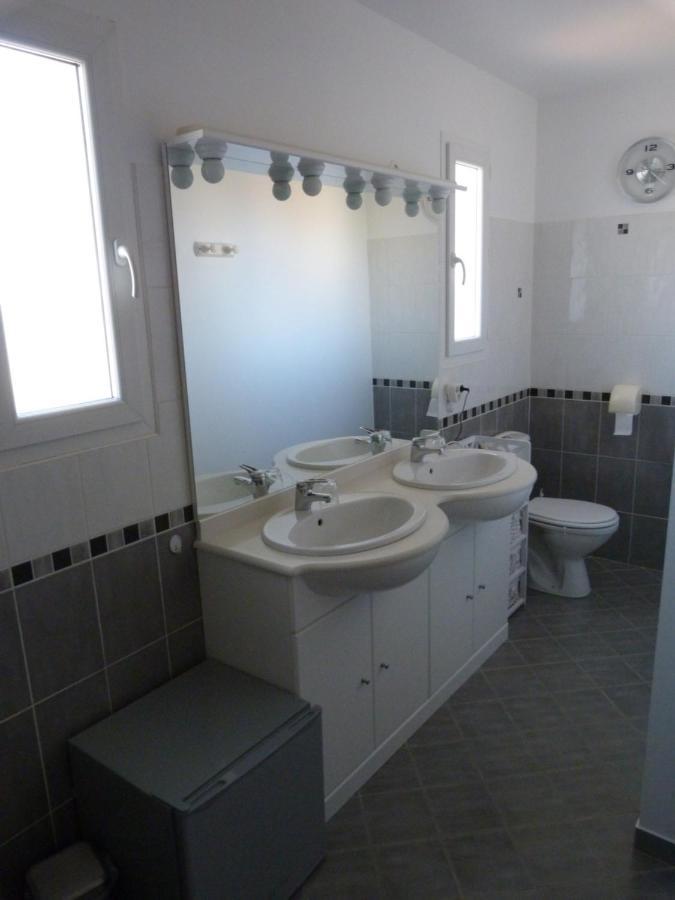Chez Patrick Roujan Bed & Breakfast Exterior foto