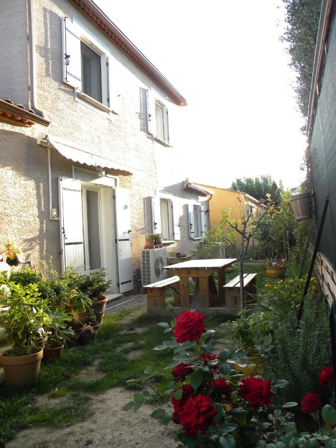 Chez Patrick Roujan Bed & Breakfast Exterior foto