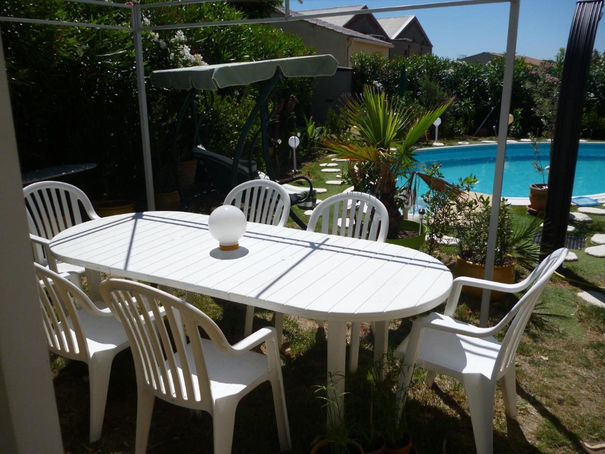 Chez Patrick Roujan Bed & Breakfast Exterior foto