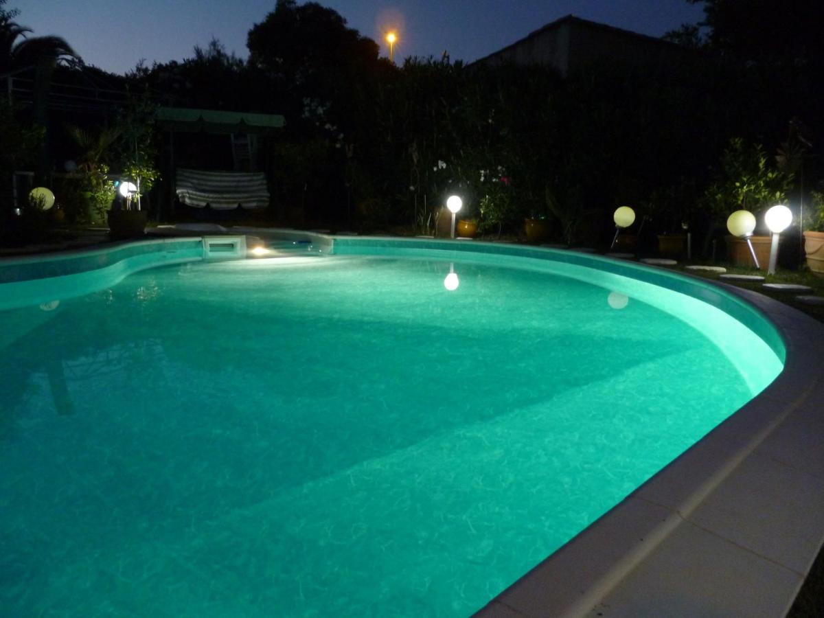 Chez Patrick Roujan Bed & Breakfast Exterior foto