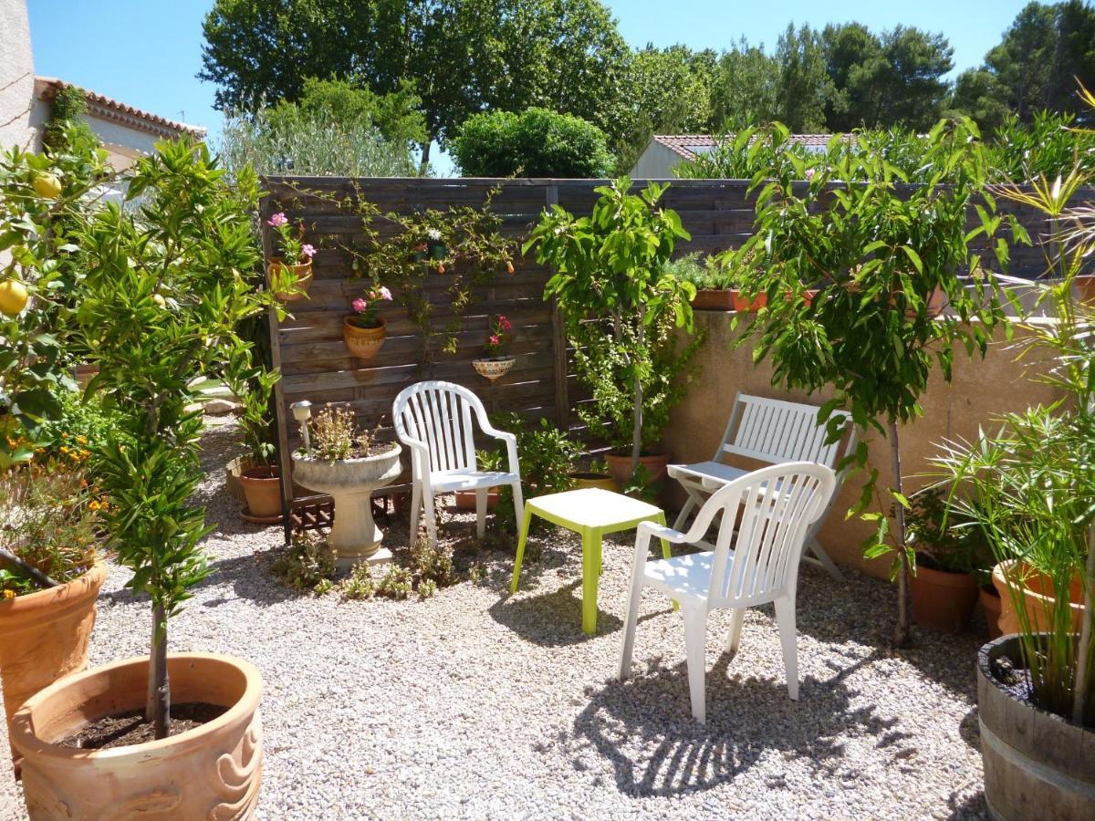 Chez Patrick Roujan Bed & Breakfast Exterior foto