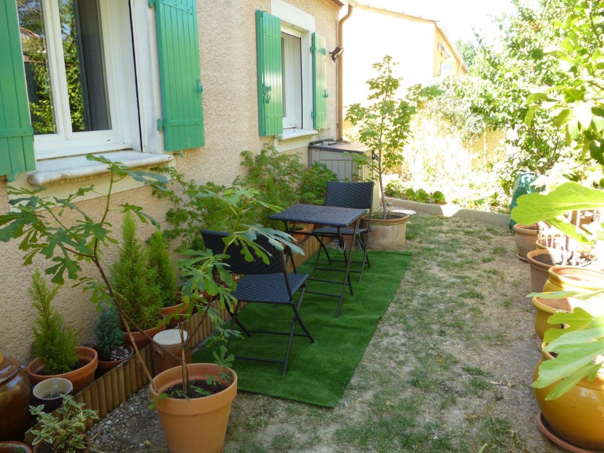 Chez Patrick Roujan Bed & Breakfast Exterior foto