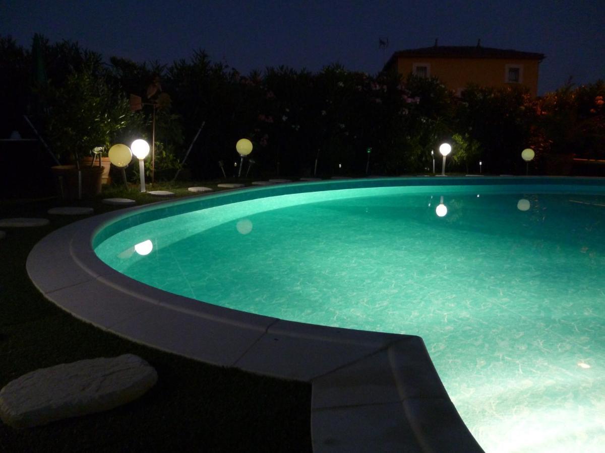 Chez Patrick Roujan Bed & Breakfast Exterior foto